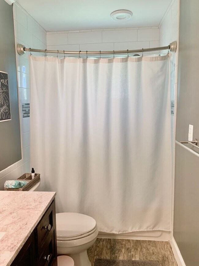 Building Photo - Light filled 2 BR plus 2 rooms, 2 FB including one in finished basement. Great location