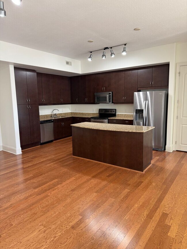 Building Photo - 4620 Piedmont Row Dr