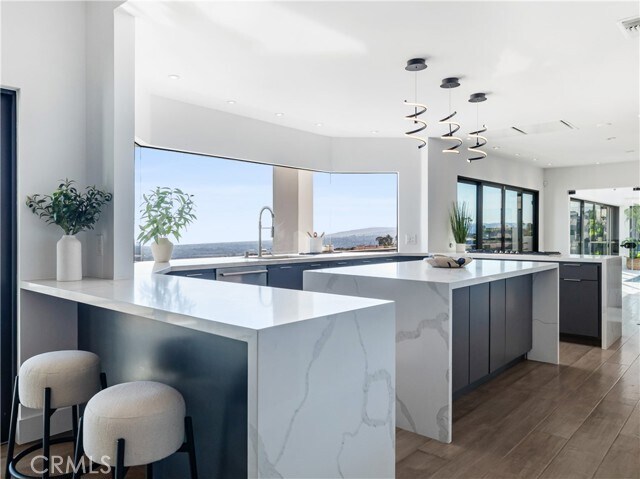 Building Photo - 2287 Sunset Plaza Dr