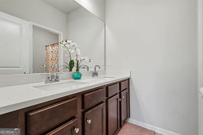 Building Photo - 170 Glen Abbey Cir