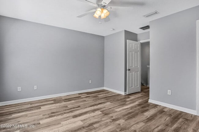 Building Photo - 822 Black Cherry Dr S