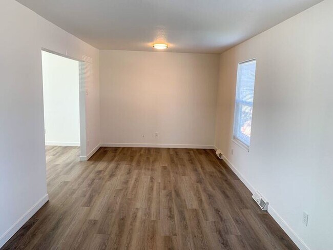 Building Photo - Sweet Bungalow in Westminister