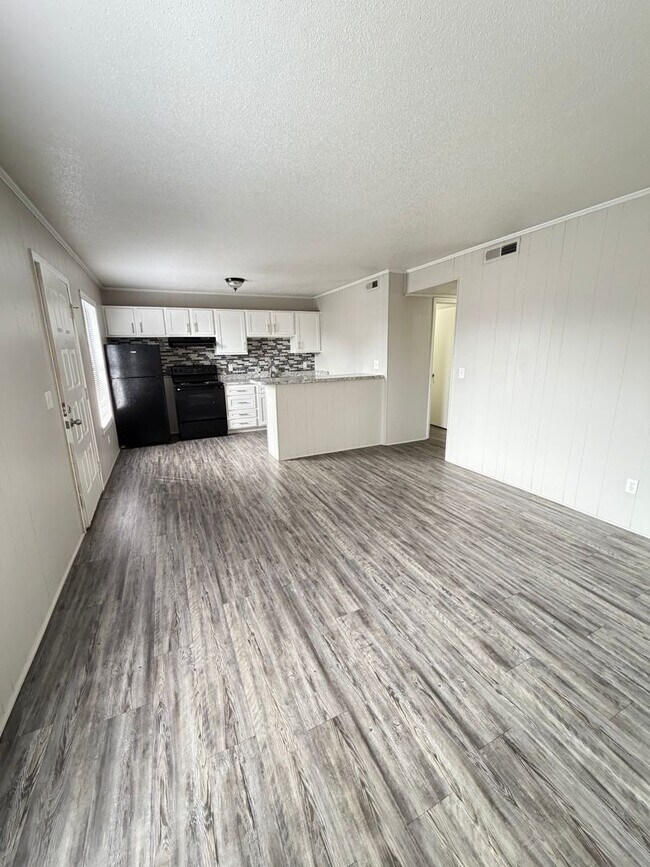 Building Photo - May Savings Are Here! Application Fee WAIVED ALL month!