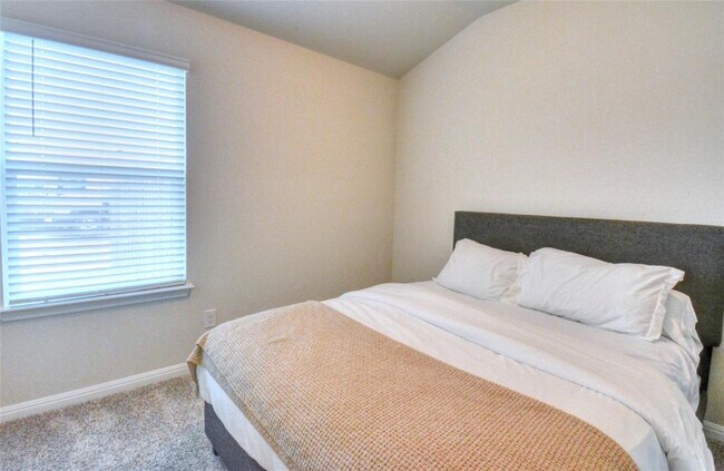 Building Photo - 257 Fossil Dr