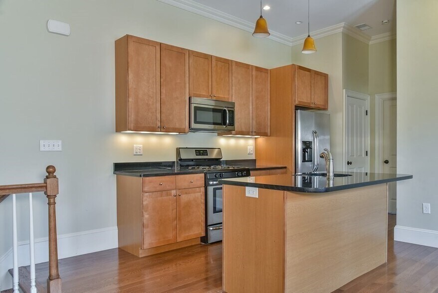 Building Photo - 3 Savin Hill Ave