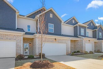Building Photo - Four bedroom, 2.5 bath townhome in Burlington