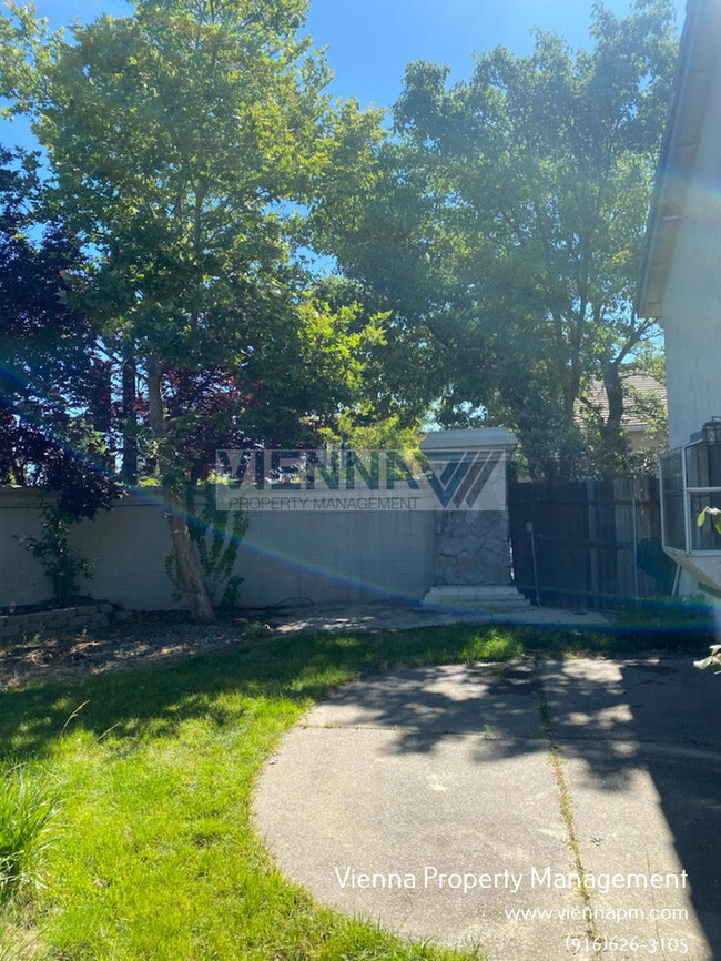 Building Photo - 4900 Brittany Ct