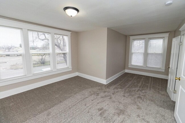 Building Photo - 1219 S Main St