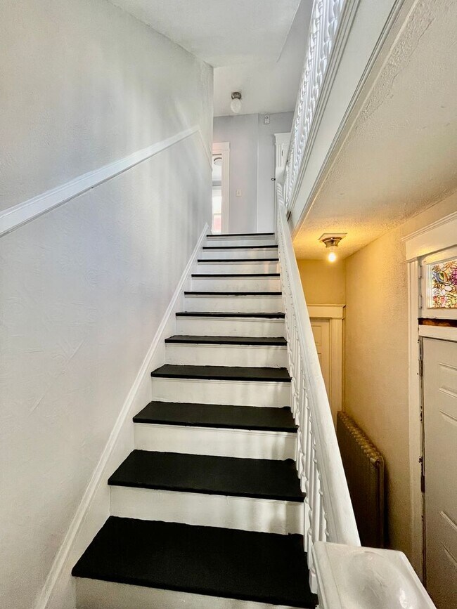 Building Photo - 1565 Chase Ave