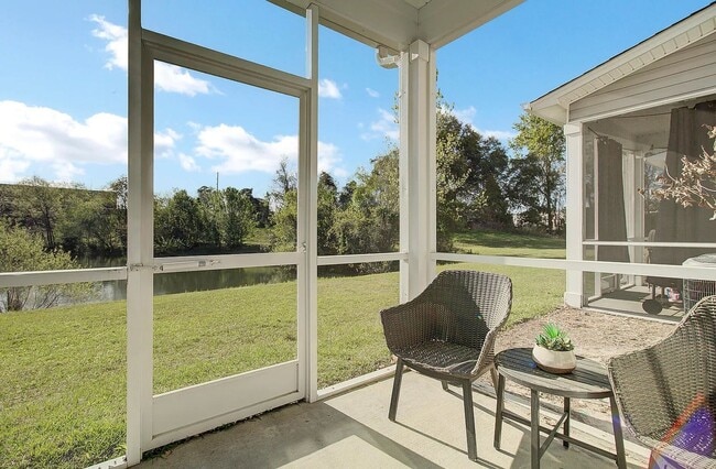 Building Photo - 3 Bedroom 2.5 Bath Townhouse in Lakeview Commons - Goose Creek