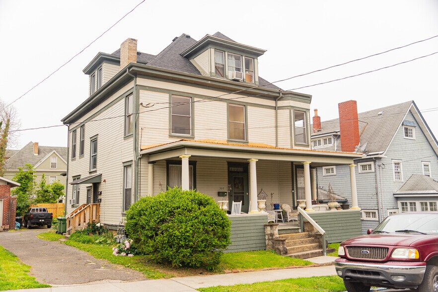 Building Photo - 306 Park St