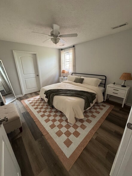 Building Photo - 4647 Ferncliff Dr