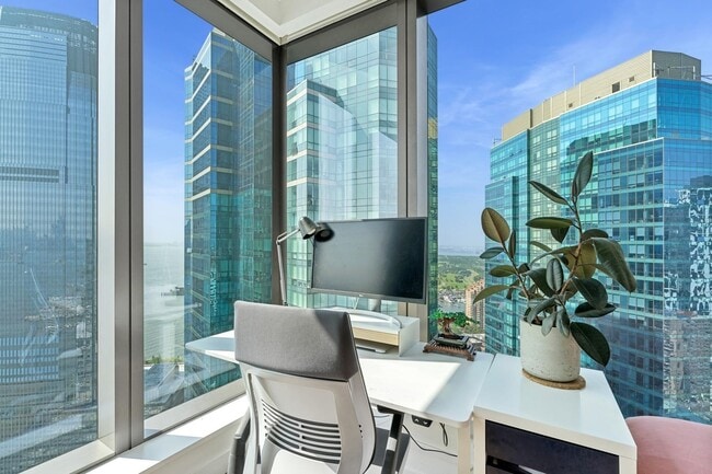 Building Photo - 99 Hudson St