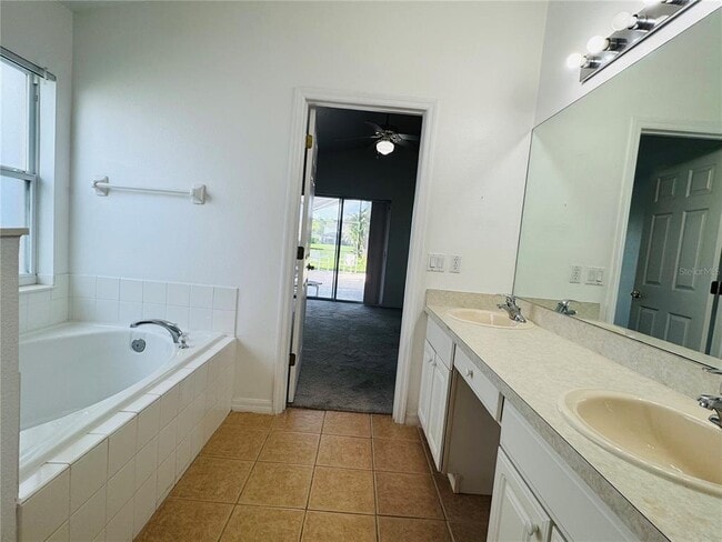 Building Photo - 4795 Cumbrian Lakes Dr
