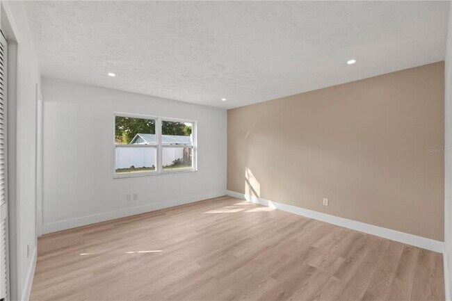Building Photo - 3206 Las Brisas Dr