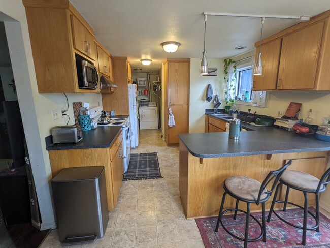 Building Photo - 206 Cherry St