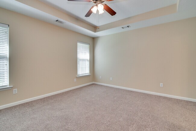 Building Photo - 2152 Sylvan Lake Dr