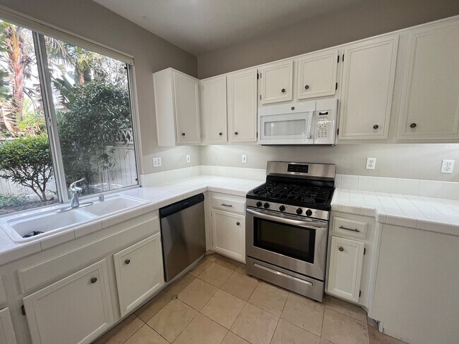 Building Photo - Available for Rent NOW Home in Encinitas!