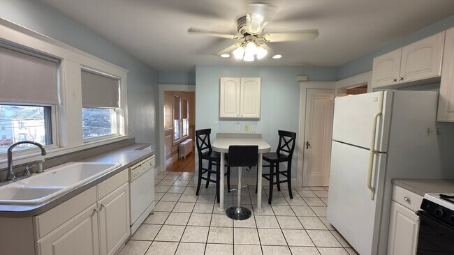 Building Photo - 56 Union St