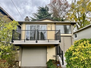 Building Photo - Charming 3BR/2BA Home in Prime Northeast S...