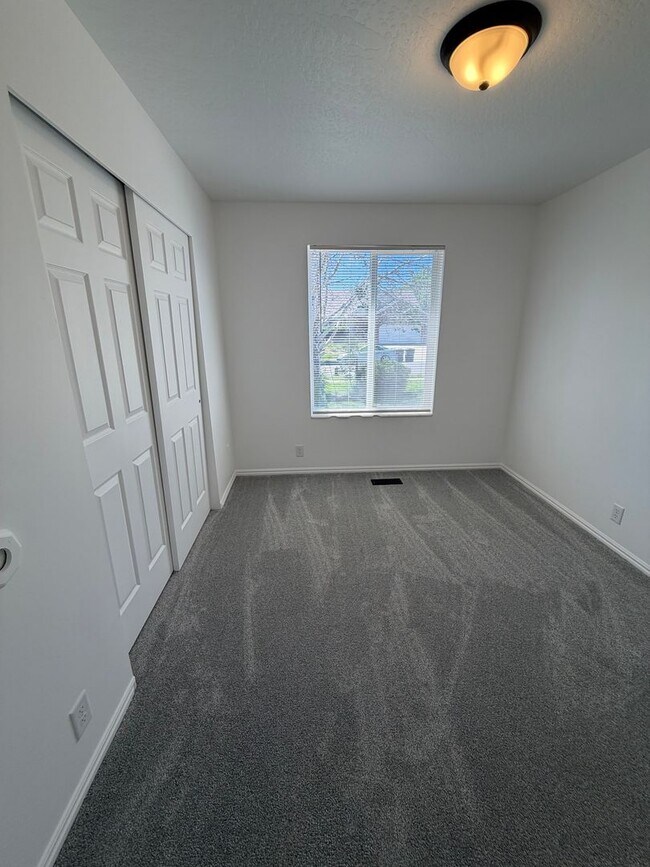 Building Photo - Gorgeous South Jordan Home!!!