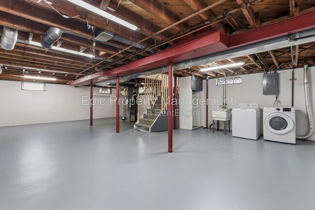 Building Photo - 2119 Moran Ave