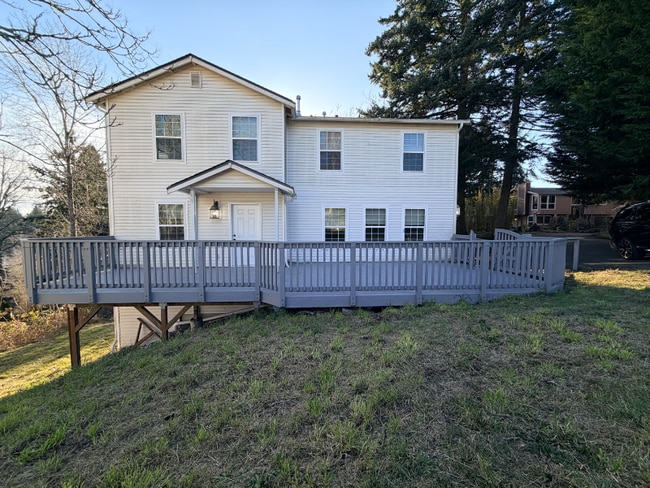 Building Photo - 12 Lake Louise Dr SW