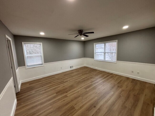 Building Photo - Updated Remodeled Large Open Split-Level Home with Full Finished Basement!