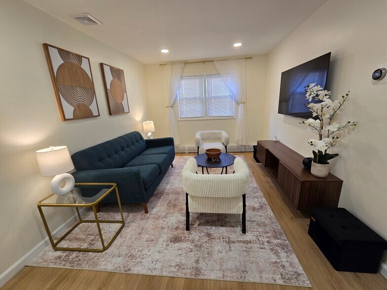 Building Photo - 396 Kaplan Ave