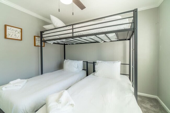 Building Photo - 14350 Ghost Rider Dr