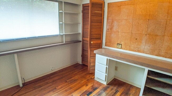 Building Photo - Charming Pet Friendly, 3-Bedroom 1-Bath, p...