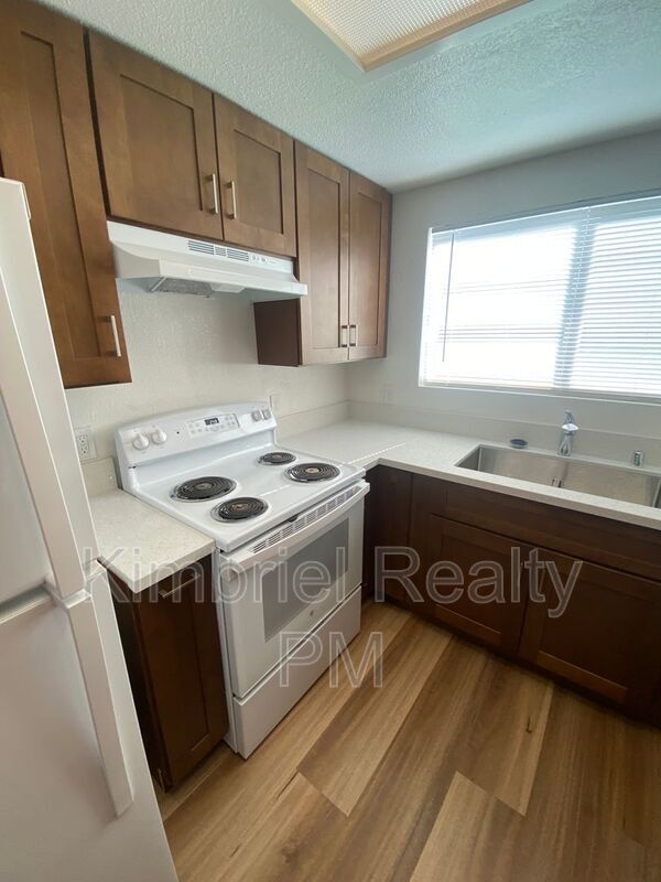 Building Photo - 2928 Stanford Ln