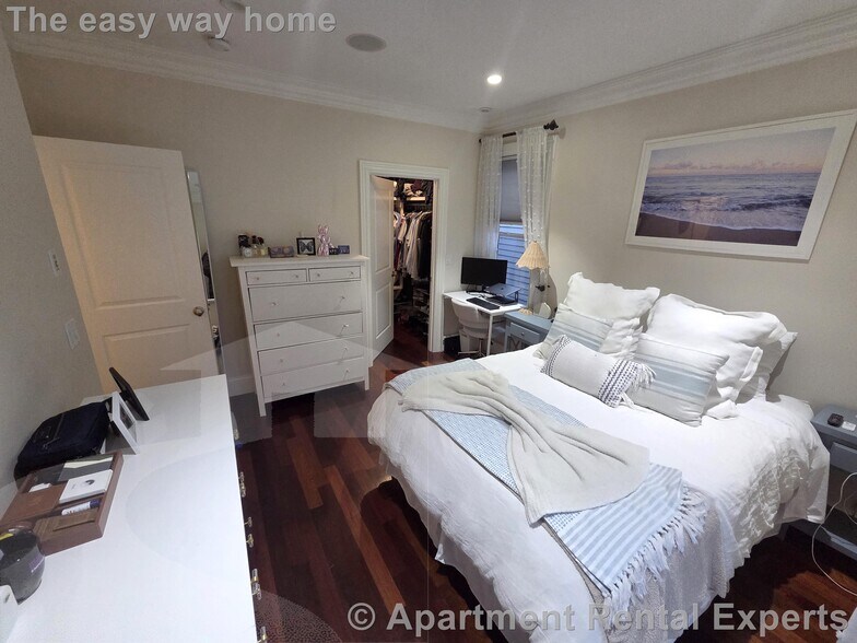 Building Photo - 122 Marine Rd