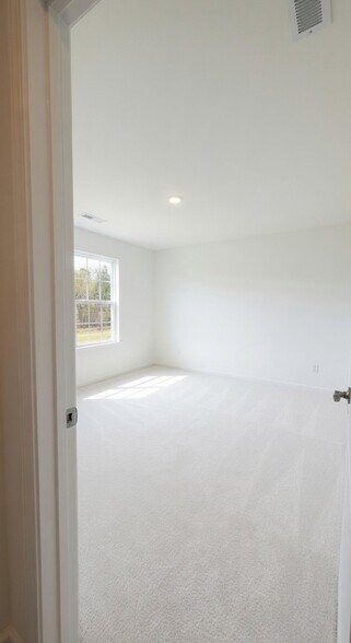 Building Photo - 5537 Hydrangea St