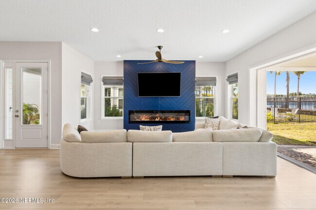 Building Photo - 401 Marquesa Cir