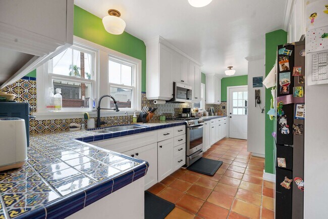 Building Photo - Historic Charm Meets Modern Living – Stunning 5 Bedroom Home on Iconic Myrtle Avenue