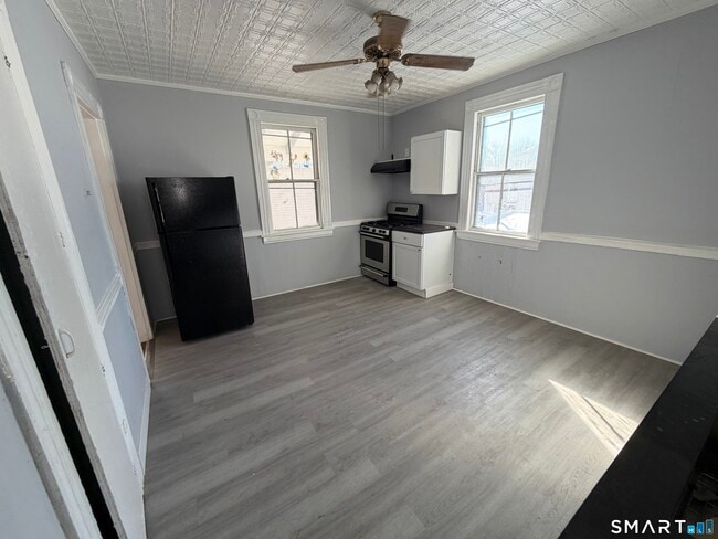 Building Photo - 73 Waterville St