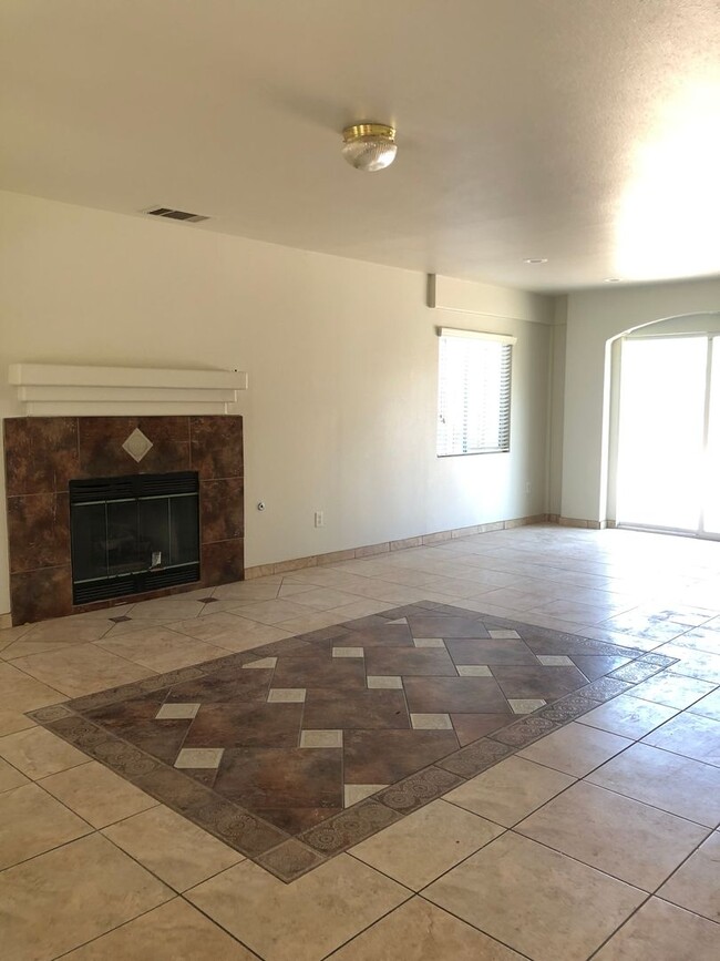 Building Photo - 2 Weeks Free! 4 Bedroom, 2.5 Bathroom Ston...