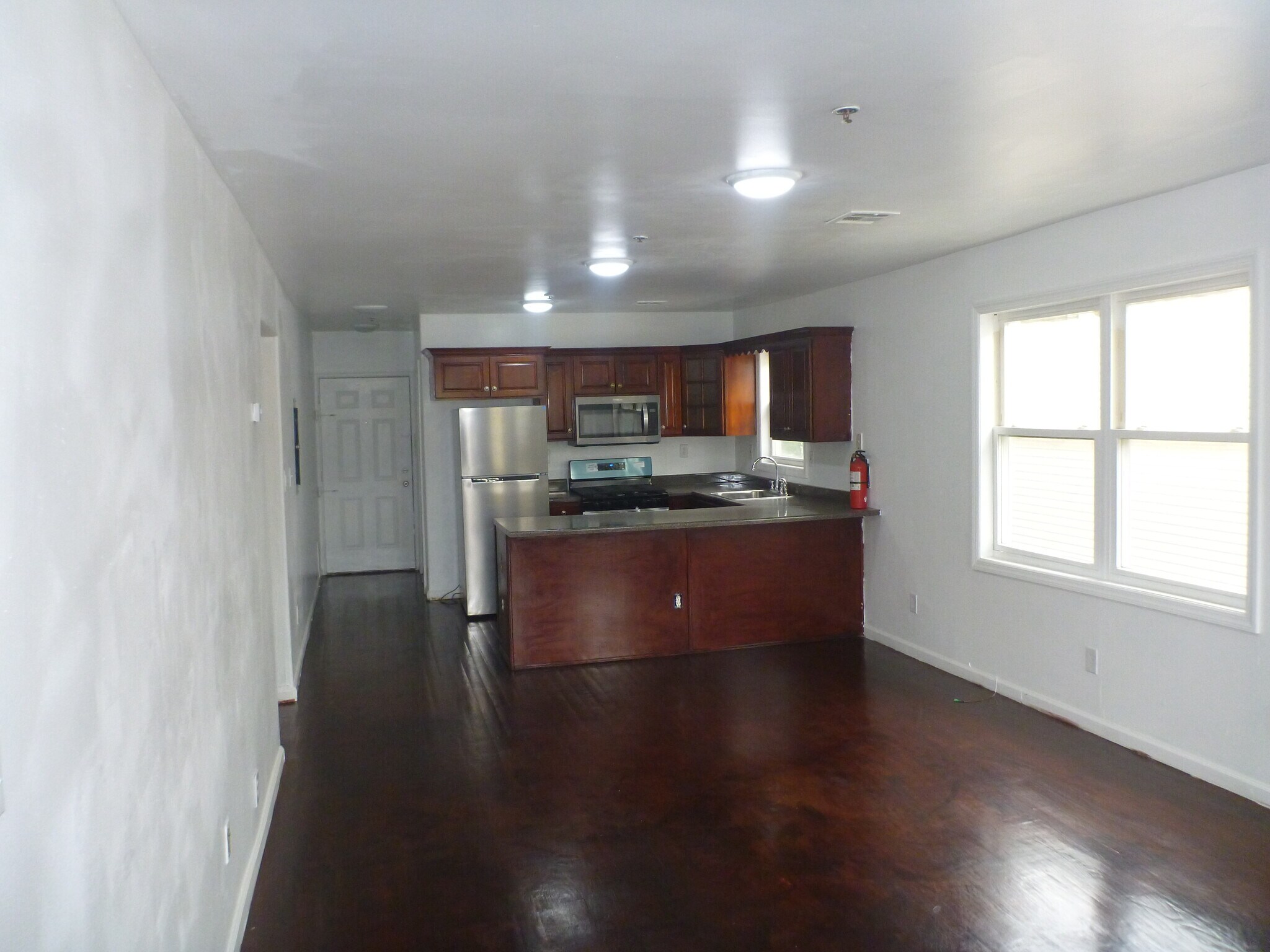Building Photo - 98 S Burnett St