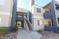 Building Photo - Available 2 Bedroom Downstairs Condo at Pa...
