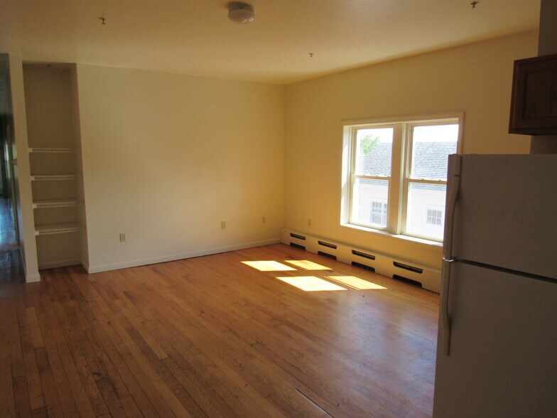 Livingroom - 135 Main St