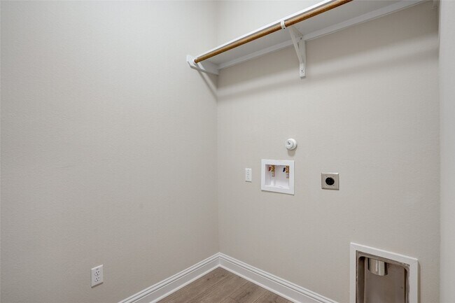 Building Photo - 135 Living Reef Dr