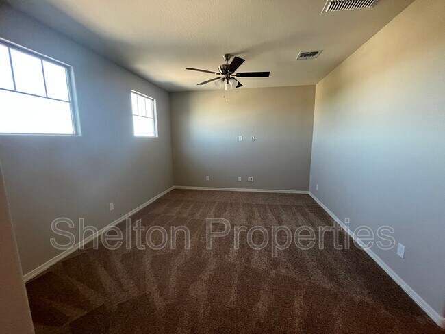 Building Photo - 10817 W San Juan Ave