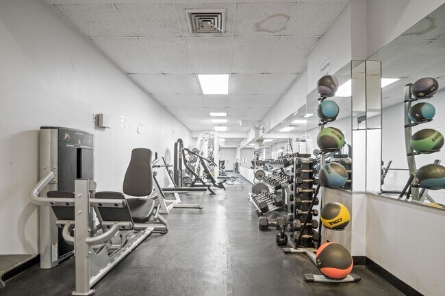 Building Photo - 2 S End Ave