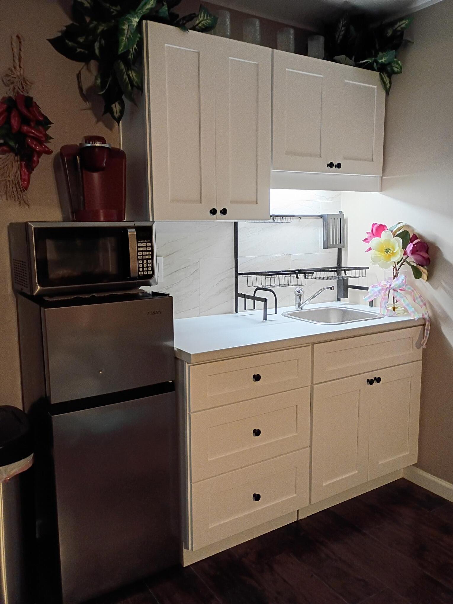 Building Photo - 5070 Fenwood Dr