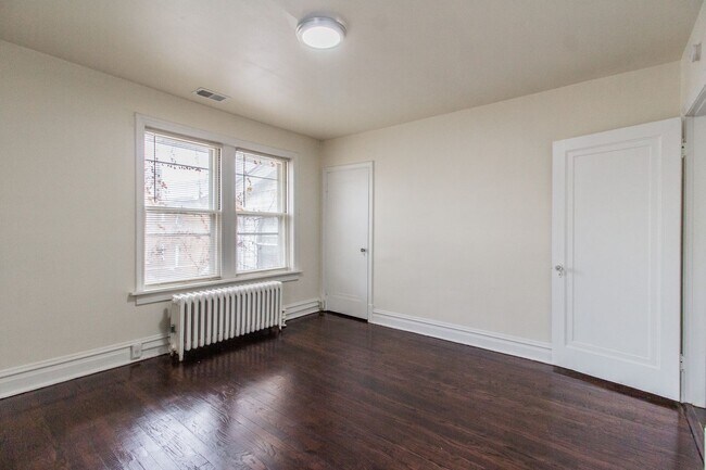 Building Photo - 7120 Dartmouth Ave