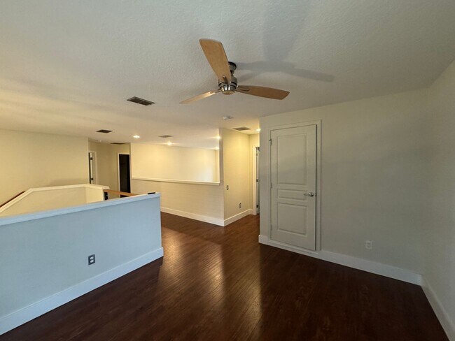 Building Photo - Spacious 4 Bedroom Spring Isle Home AVAILA...