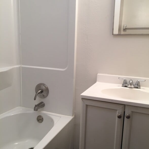 Updated Bath. - 2410 S San Gully Rd