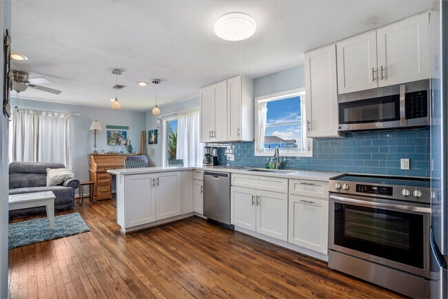 Building Photo - 3827 Las Palmas St