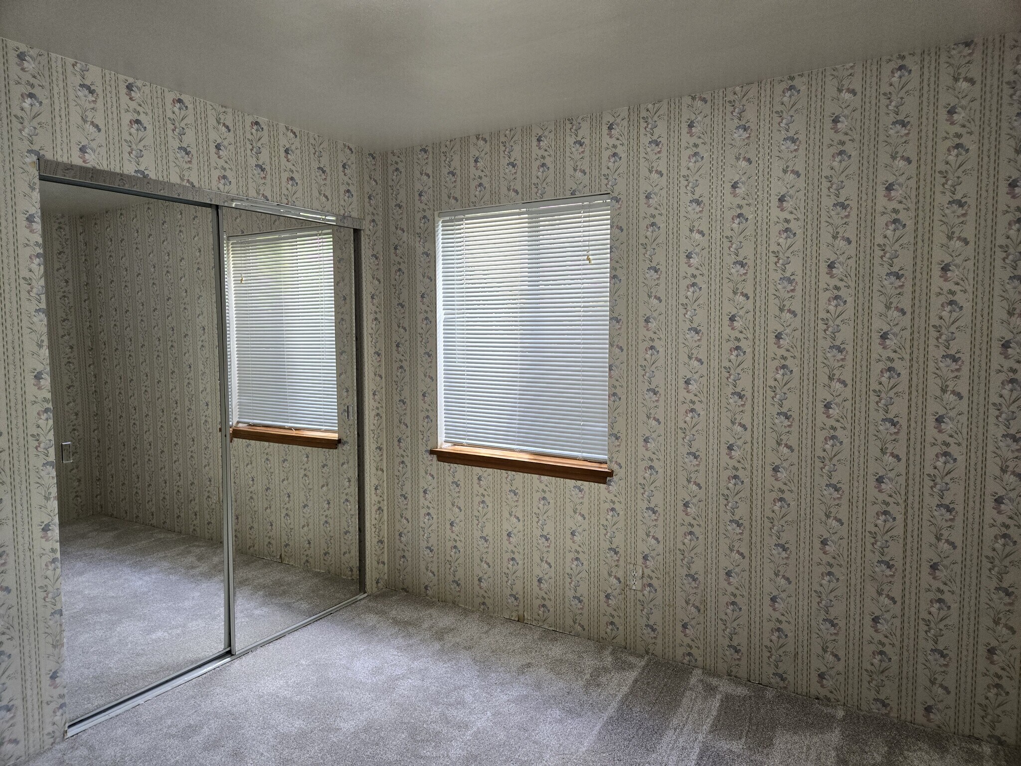 Mirrored Closet in Mstr - 4005 N 24th St